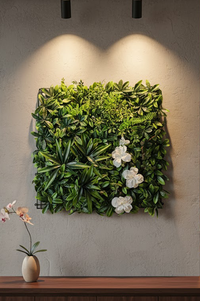 Zidni panel sa belim cvetovima 50x50 cm na zidu iznad drvene komode